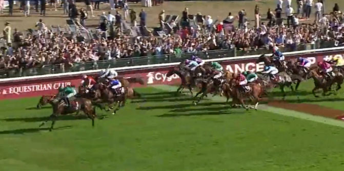 Daryz on his way to winning the Prix de L'Arc de Triomphe for a 2nd time.