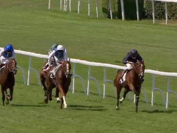 Pearled Majesty on his way to victory in the Prix Eugene Adam