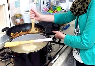 femke%2520aan%2520het%2520koken_edited_e