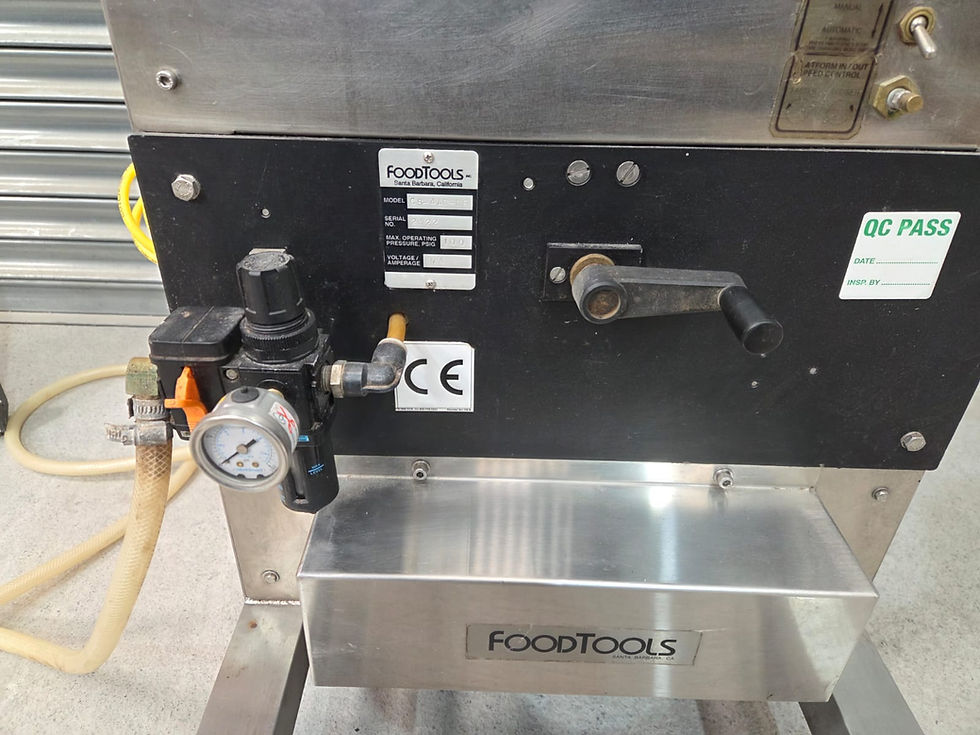 Thumbnail: FoodTools CS-4AC-CE Cake Cutter
