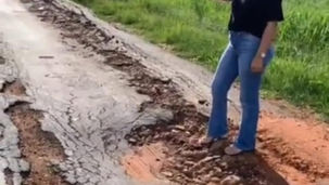 Vereadora Eliane Monteiro fiscaliza asfalto deteriorado em Guassulândia e cobra explicações da AGESUL