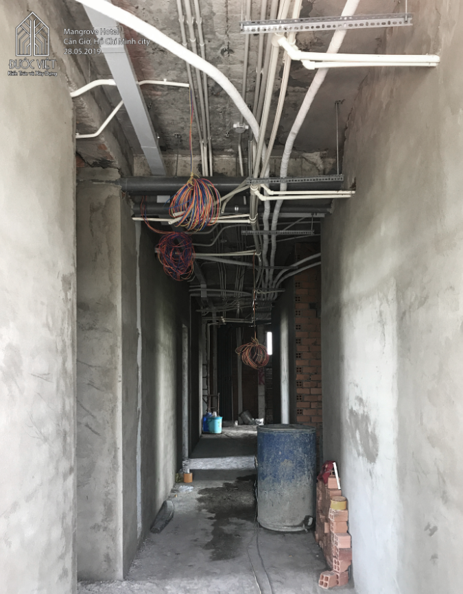 Sau khi kiểm tra đạt yêu cầu, tiến hành trát lấp rãnh và lưu lại hình ảnh chi tiết hệ thống ống gen, dây điện để phục vụ công tác hoàn công và bảo trì sau này.