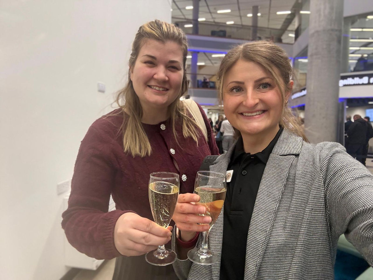 Hols Pets -Growing as a Business, and as a Founder (Amber left, Holly right)