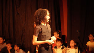 Polo de Educação Integrada de Ilhabela emociona público com espetáculo “Seres Alados, nossos aliados – o dia que o céu voltou a cantar”