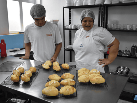 Alunos do curso de “Fabricação de Pães Especiais” da IETEC preparam primeiras fornadas