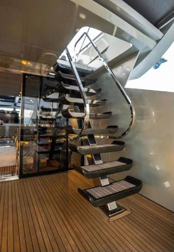Миниатюра: Yacht Rental in Dubai ELITE DIAMOND PREDATOR YACHT VIP 115FT