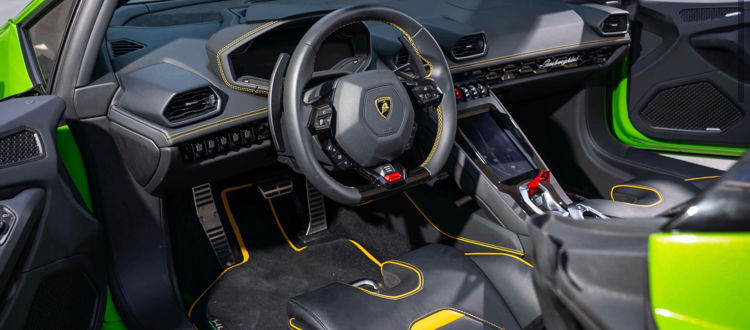 Миниатюра: Кабриолет в Дубае LAMBORGHINI HURACAN EVO SPYDER GREEN + BLACK WITH YELLOW