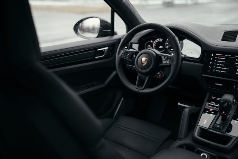 Миниатюра: Прокат спорткара в Дубае Porsche Cayenne Turbo GT Black