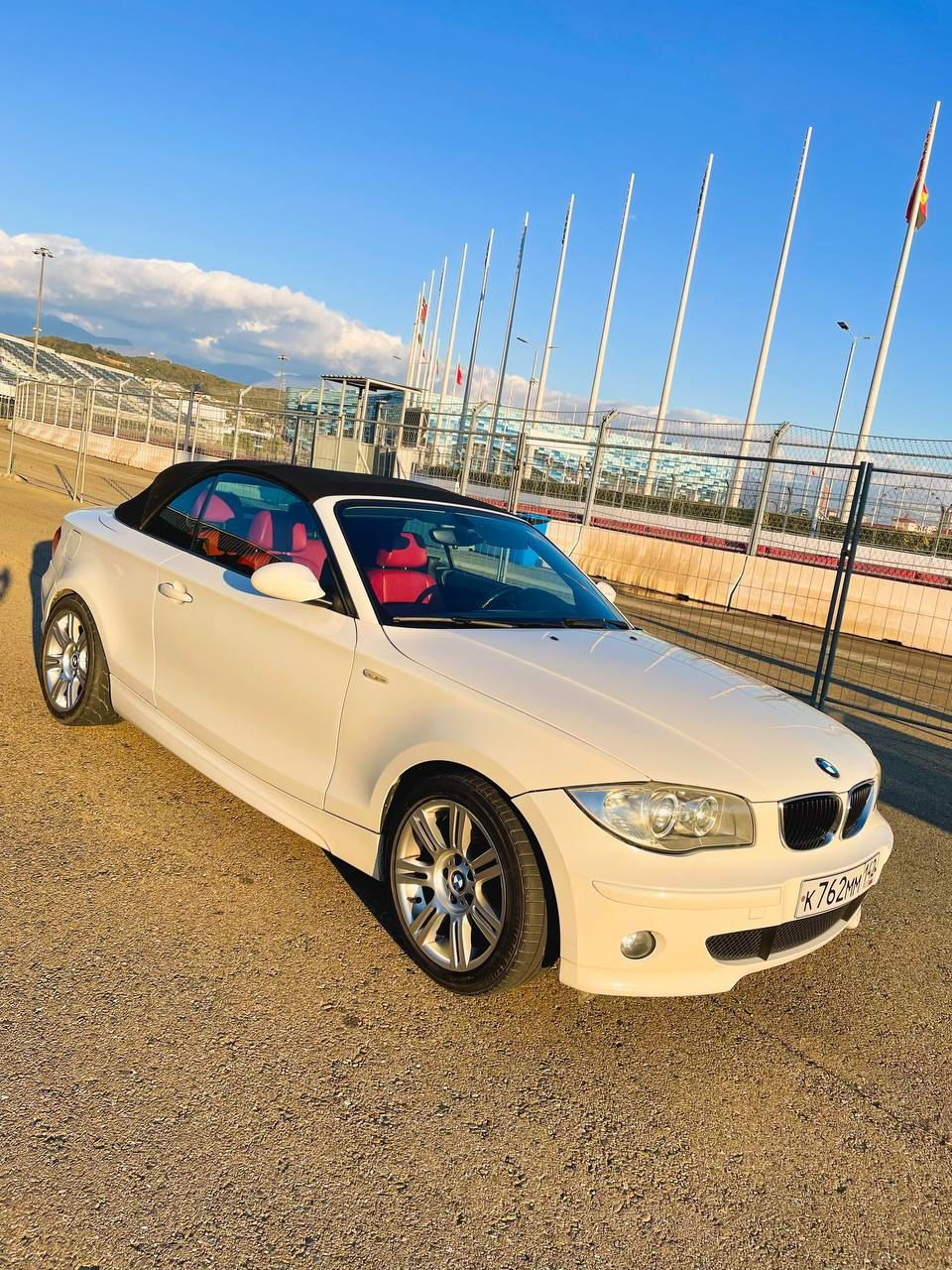 Миниатюра: Аренда автомобиля в Сочи кабриолет BMW 120