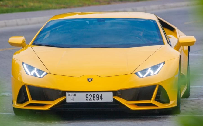 Миниатюра: Прокат спорткара в Дубаи LAMBORGHINI HURACAN EVO COUPE