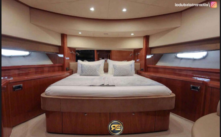 Миниатюра: Yacht rental in Dubai Luxury yacht White Diamond 105
