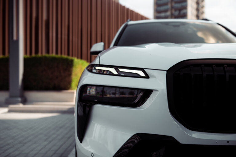 Миниатюра: Прокат внедорожника в Дубае BMW x7 white