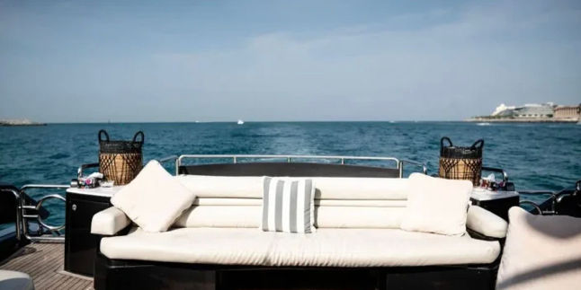 Миниатюра: Прокат яхты в Дубае Призрачный гонщик 95