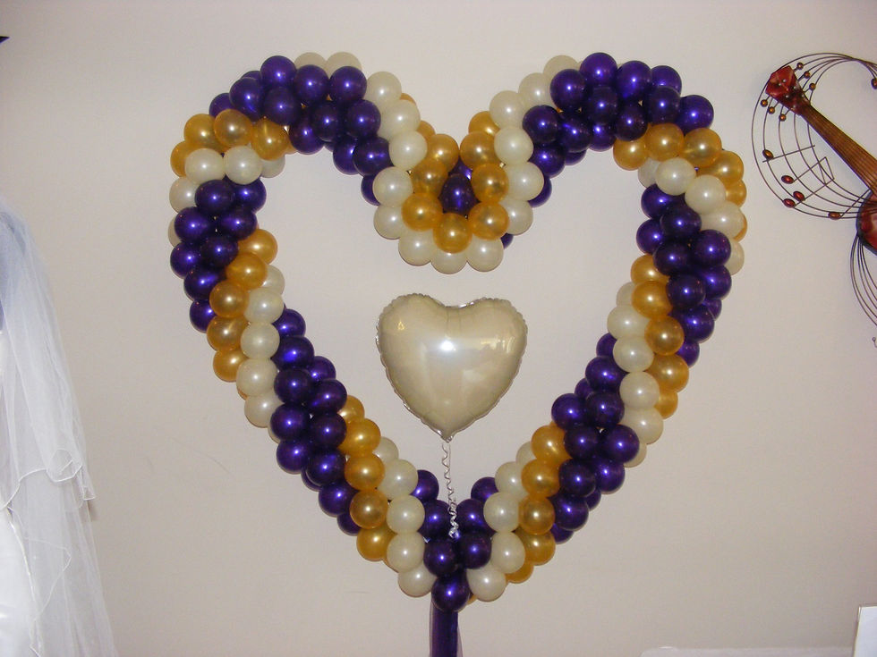 balloon heart sculpture.JPG