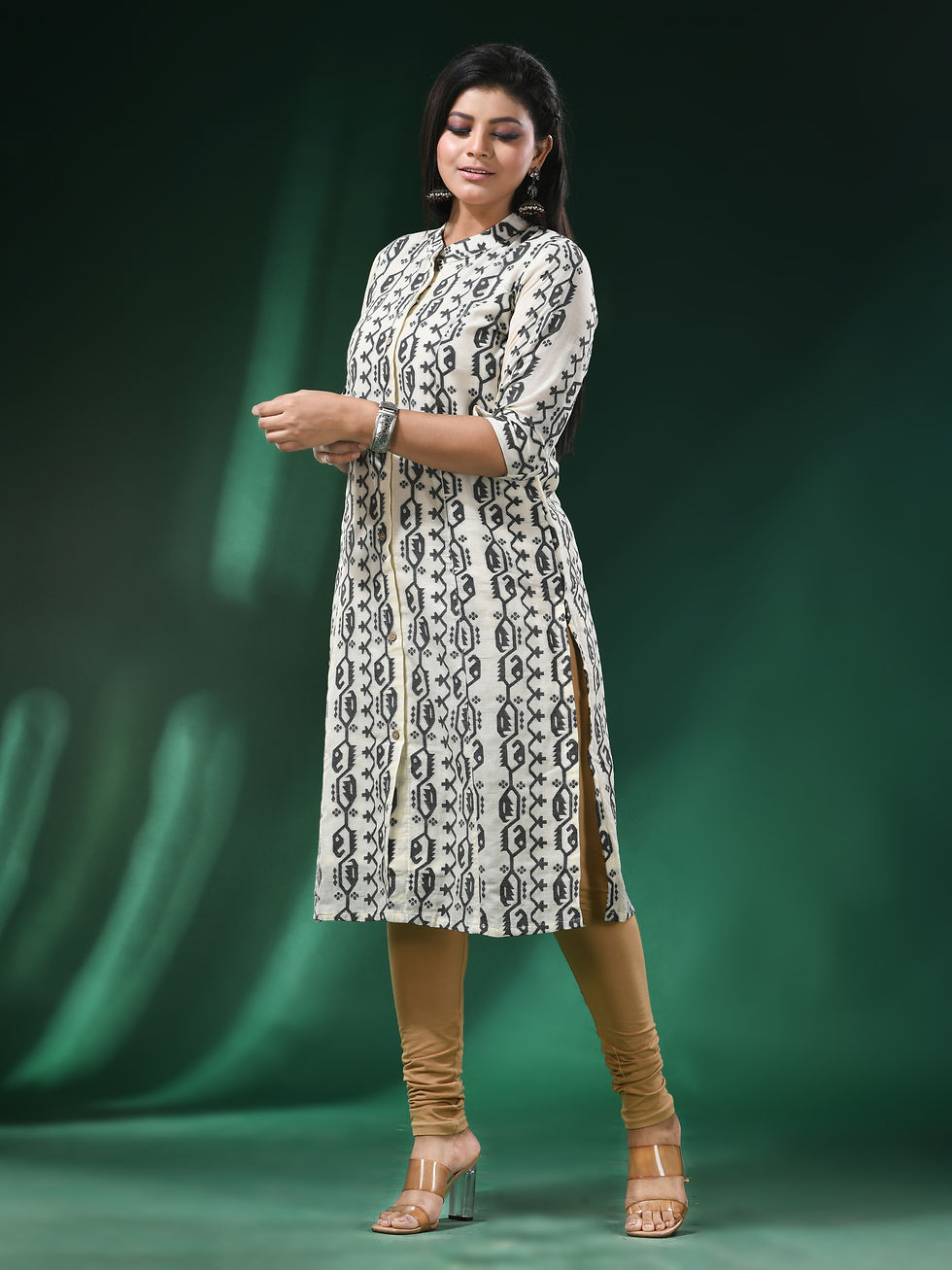 Thumbnail: Pure Cotton Woven Thread Jamdani Kurti in Beige & Black