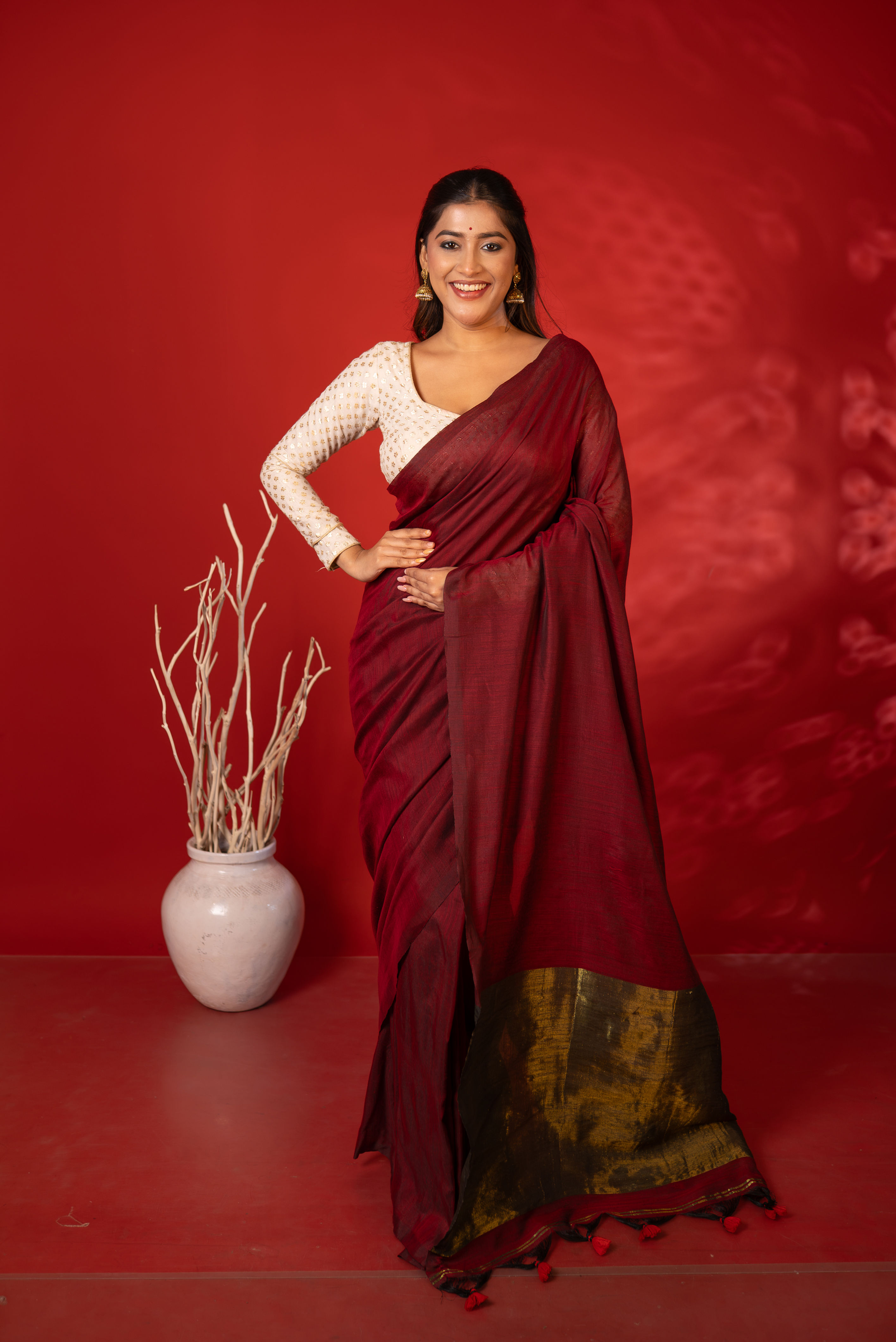 WoodenTant Women's Pure Cotton Plain Saree with Woven Metallic Zari Border Pallu