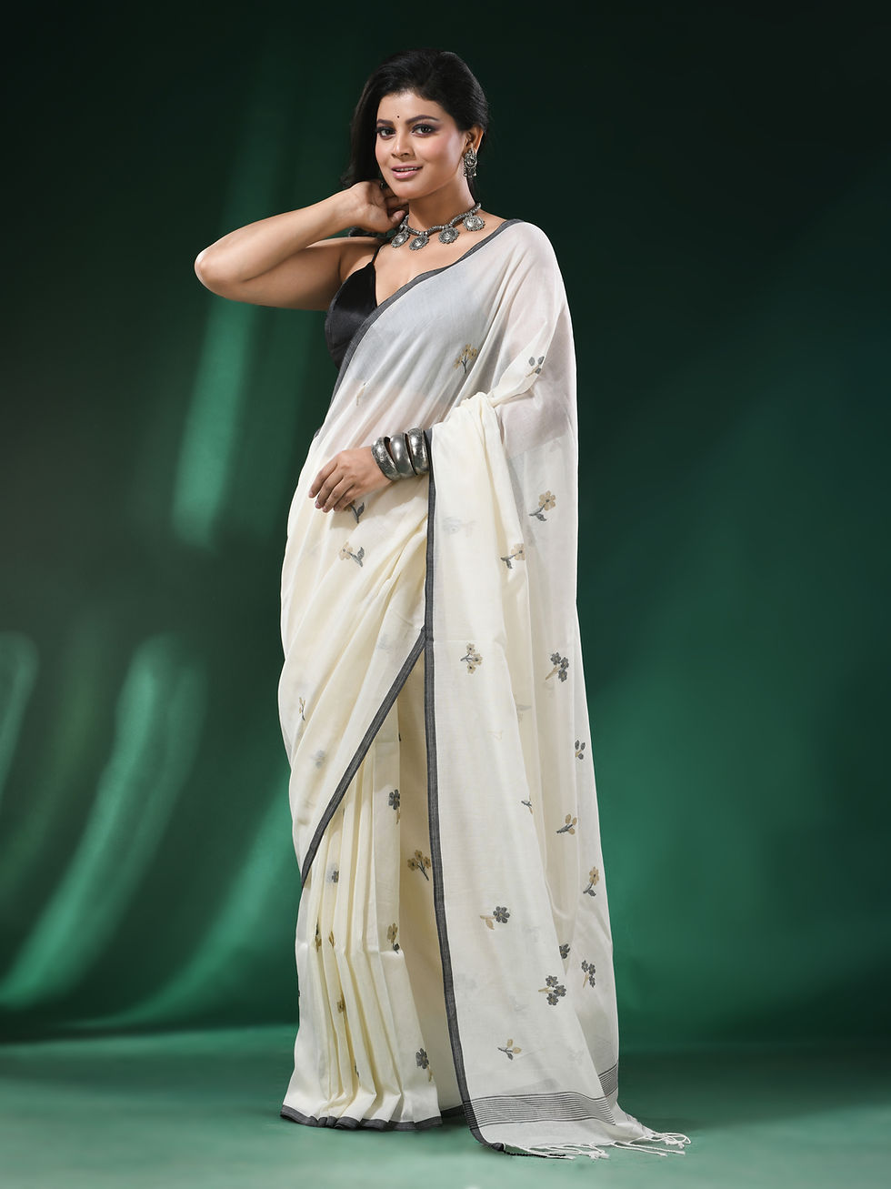 Thumbnail: Woven Design Pure Cotton Saree In White
