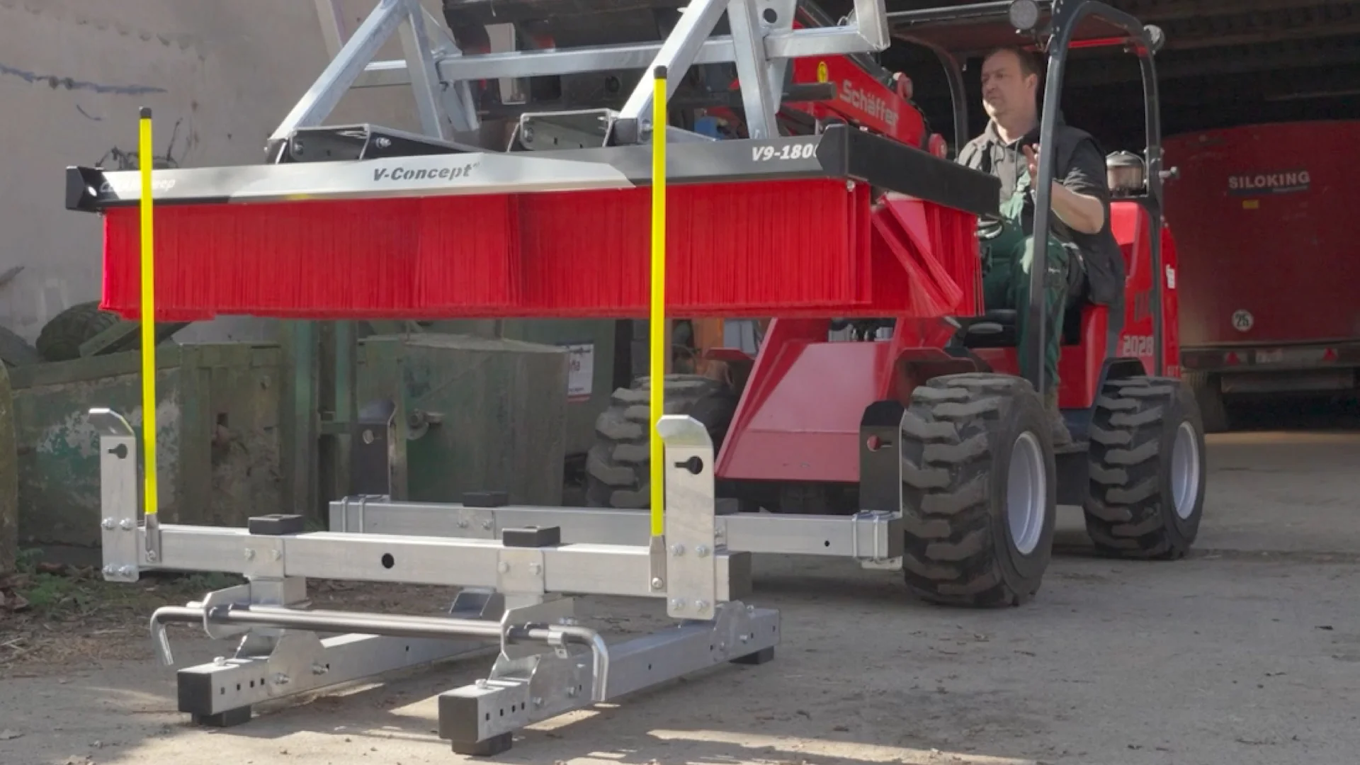 cleansweep-vconcept-kehrbesen-wird-von-ablageständer-angebaut