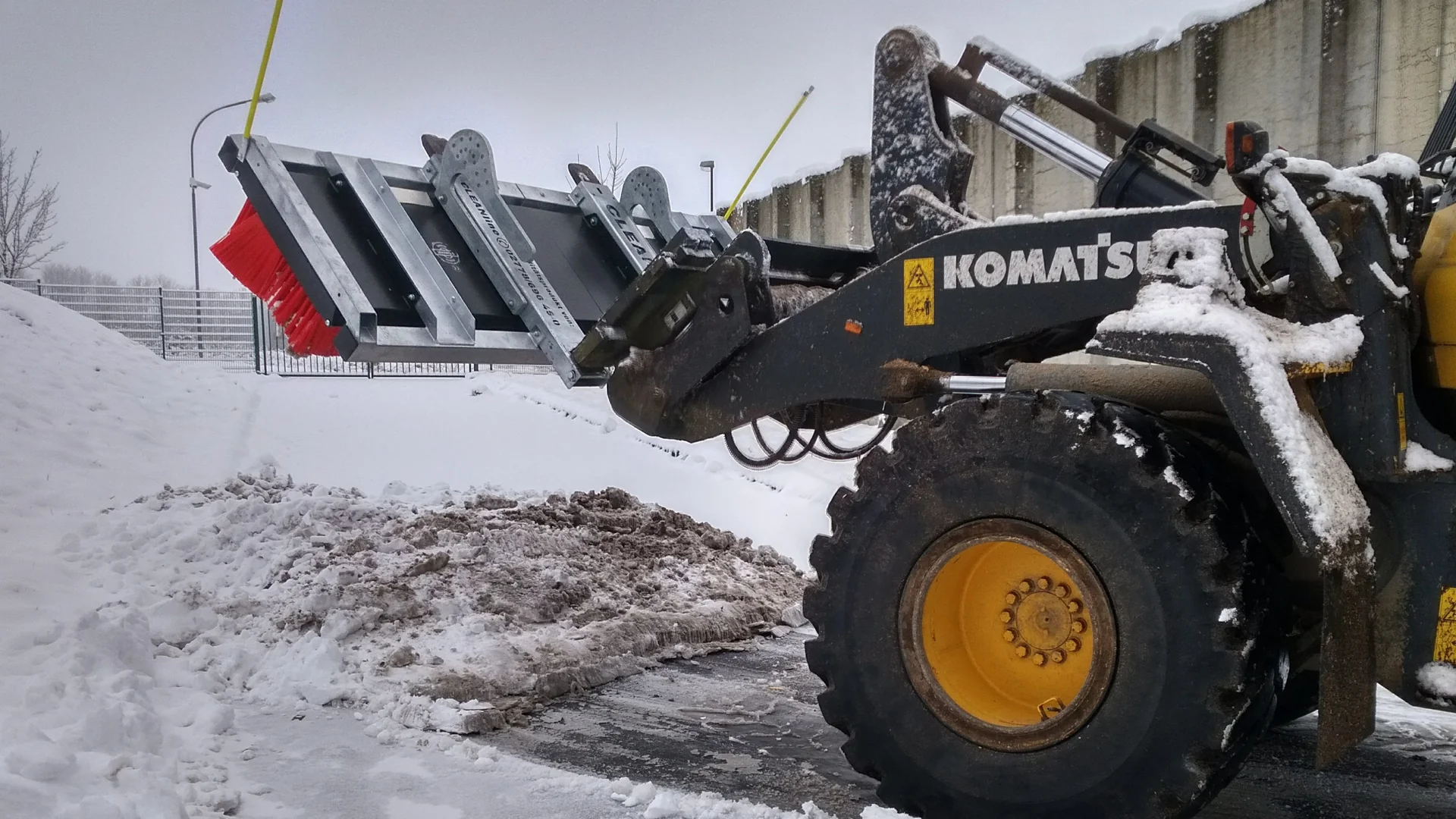 v13-3000-kehrt-schnee-in-der-logistikbranche