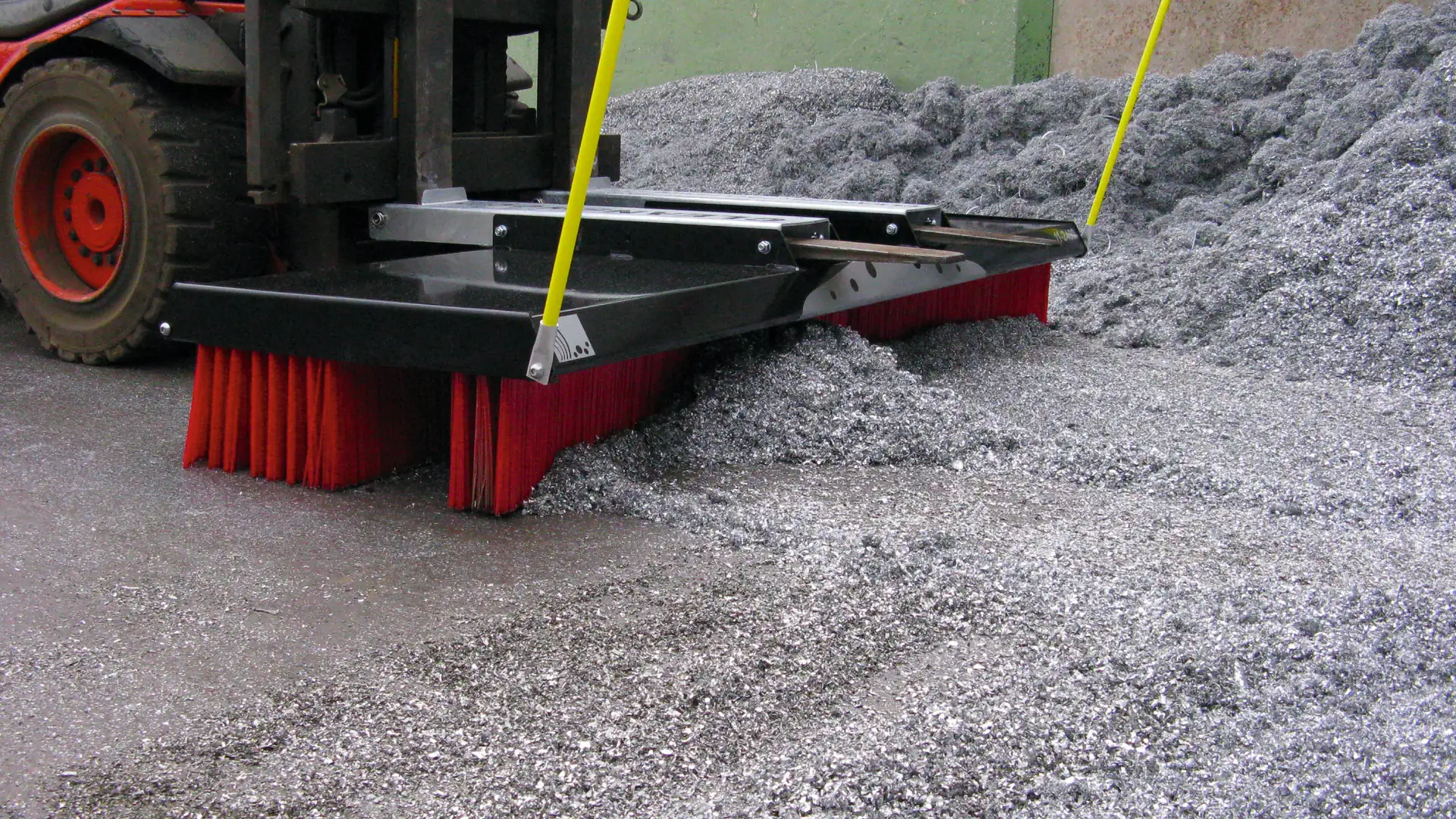 cleansweep-kehrbesen-recycling-kehrgut-naegel-metall-haufen