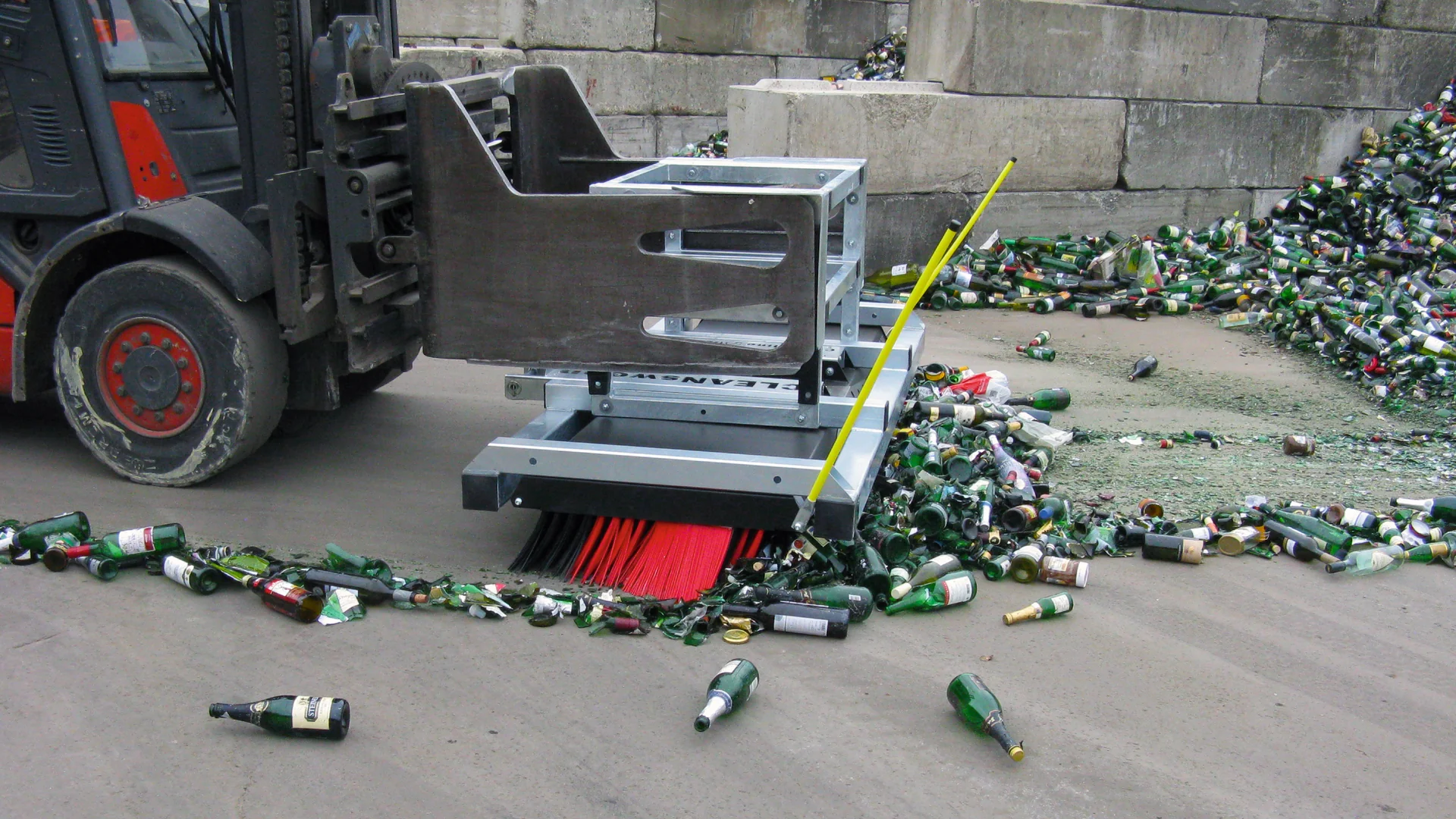cleansweep-kehrbesen-recycling-sortierplatz-sauber-nachher