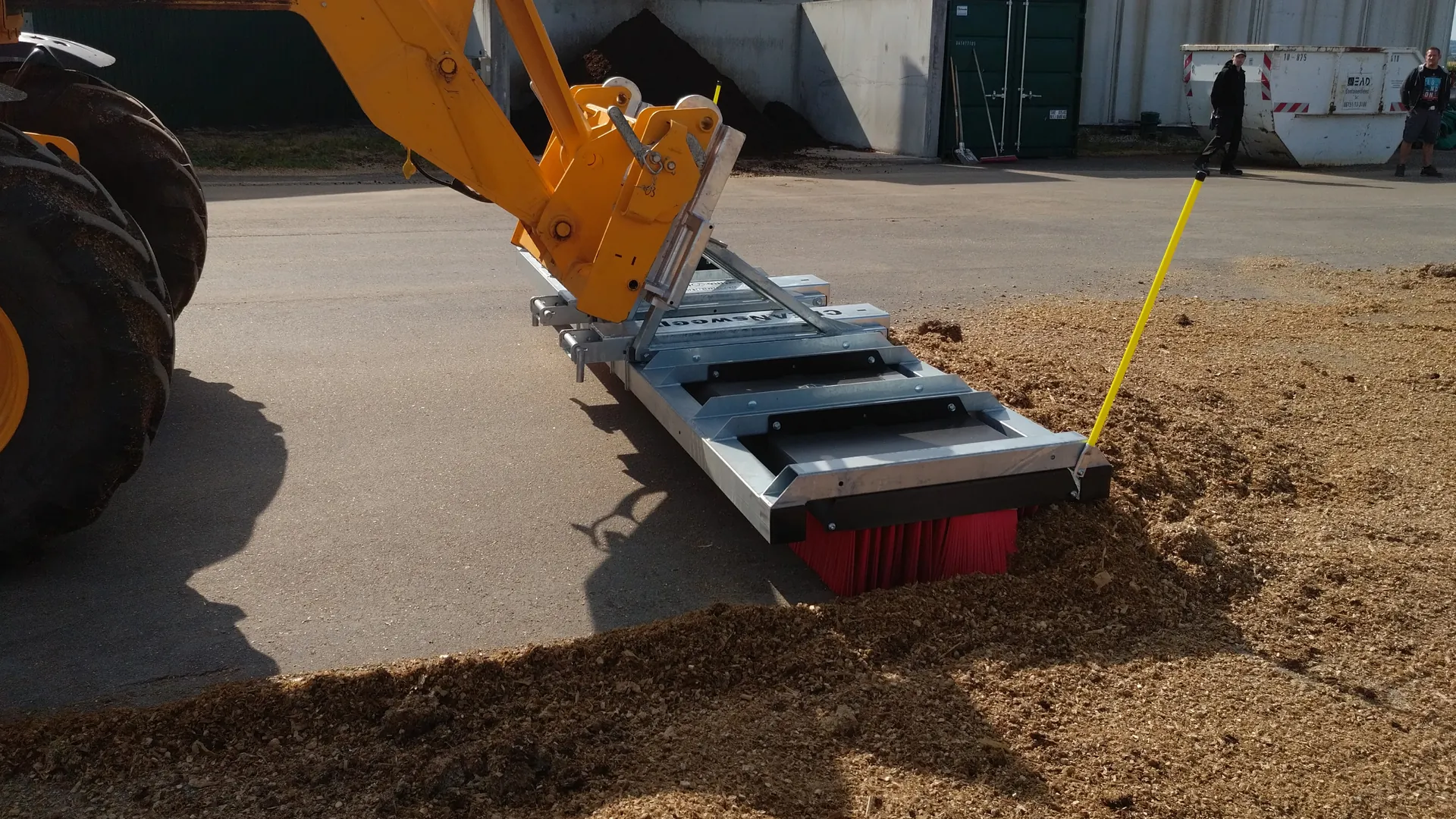 cleansweep-kehrbesen-biogas-kehrgut-silage-haufen