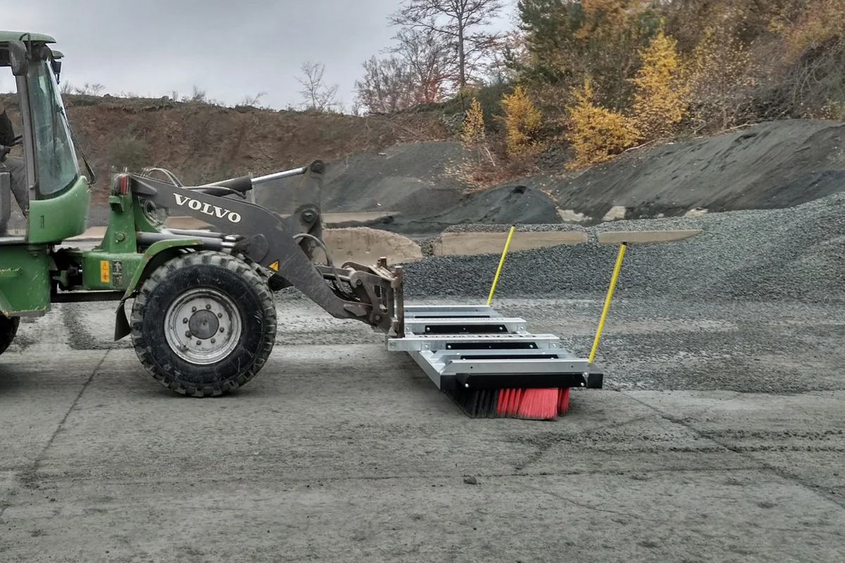 CLEANsweep im Einsatz – Industrie – Schnee bis 20 cm