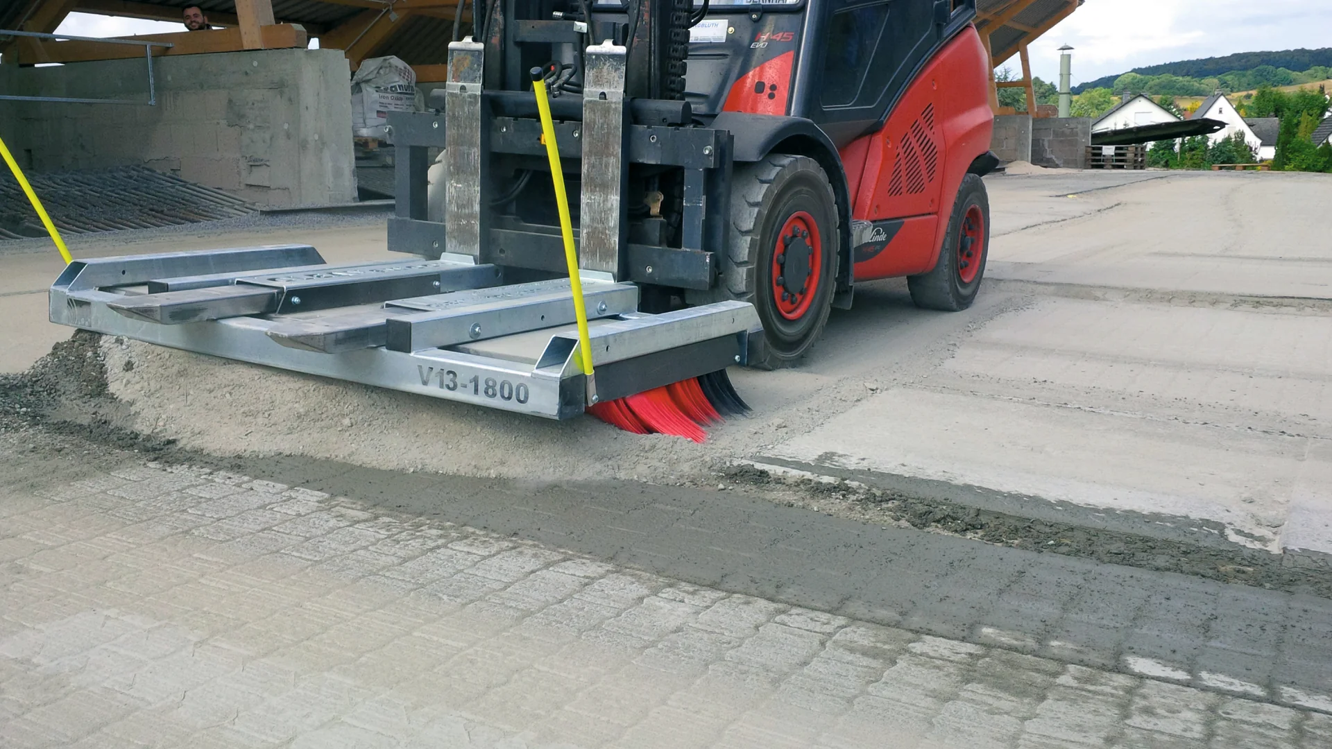 cleansweep-kehrbesen-bau-pflaster-sand-problem-vorher