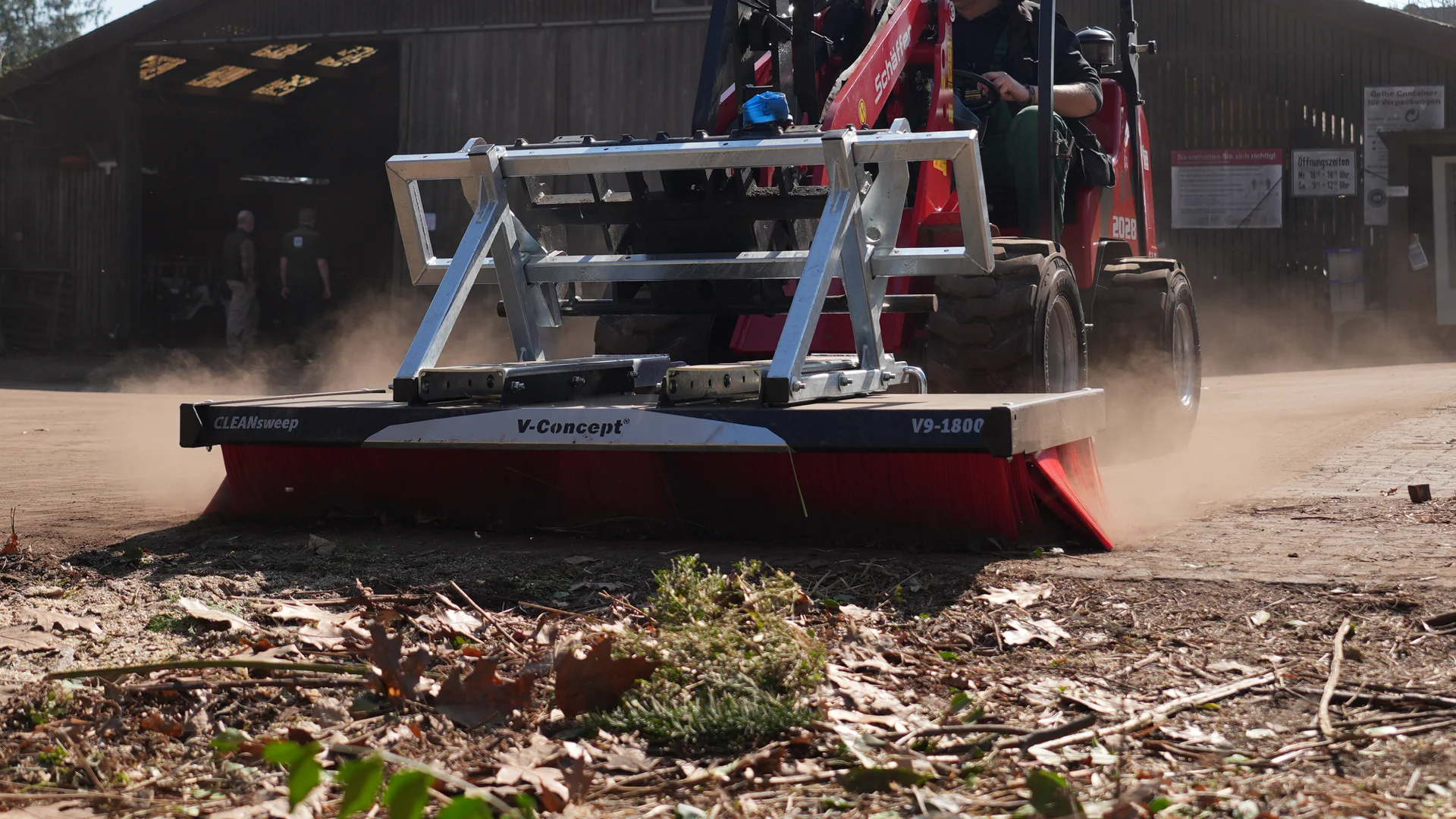 cleansweep-vconcept-kehrbesen-große-kehrbreite-hoffläche-maissilage-kehren