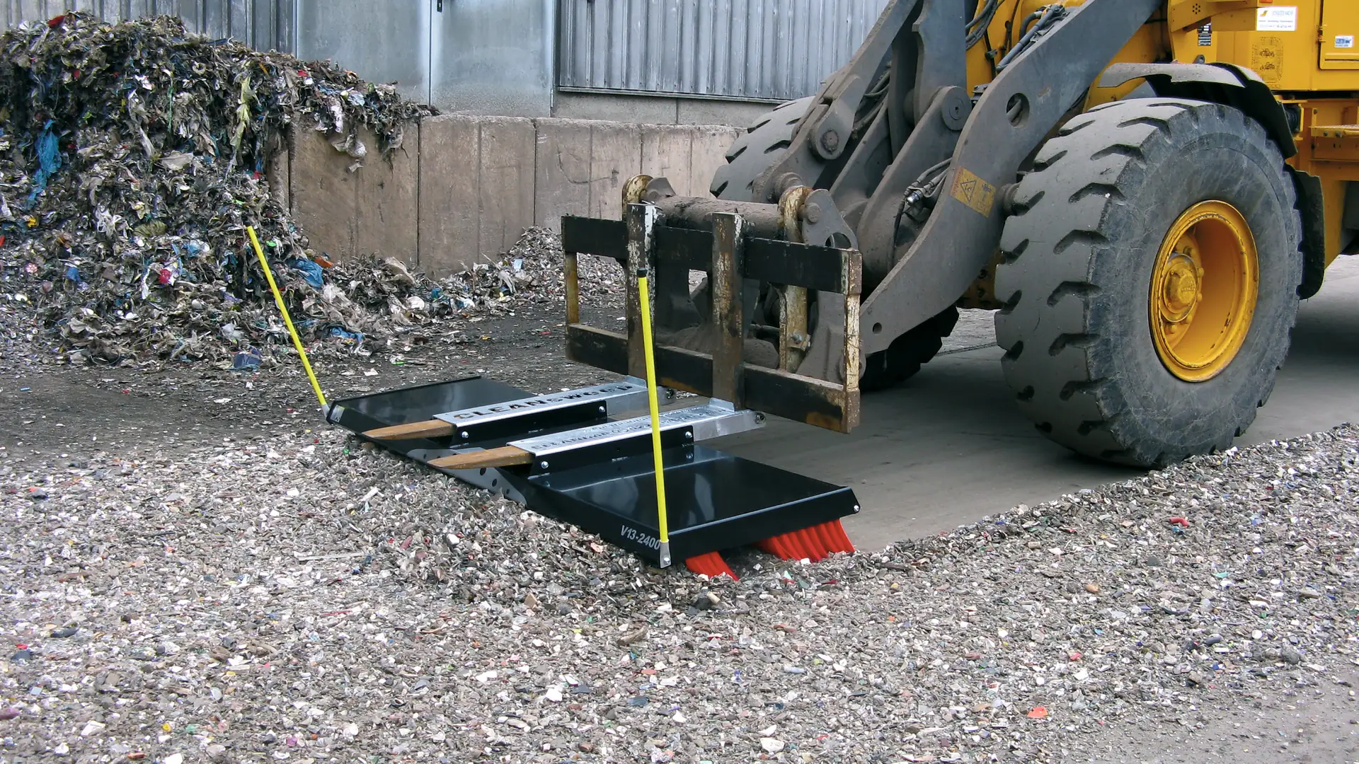 cleansweep-kehrbesen-recycling-umschlagplatz-naegel-folie