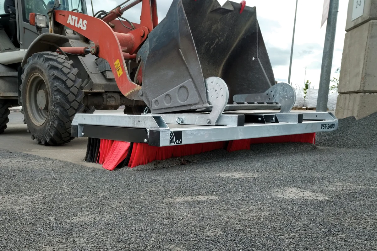 cleansweep-kehrbesen-logistik-baustoffhandel-verladezone