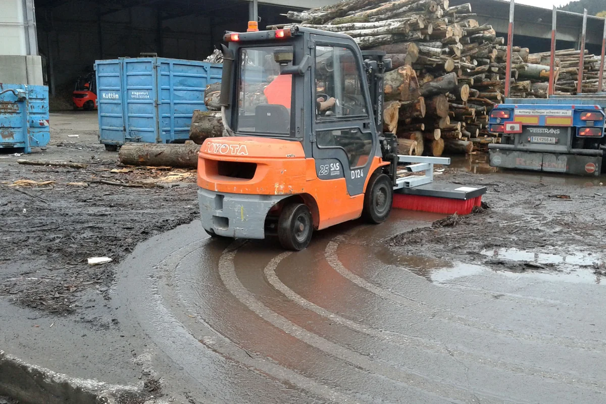 CLEANsweep – Sägewerk-Höfe und Fahrwege – Sägemehl