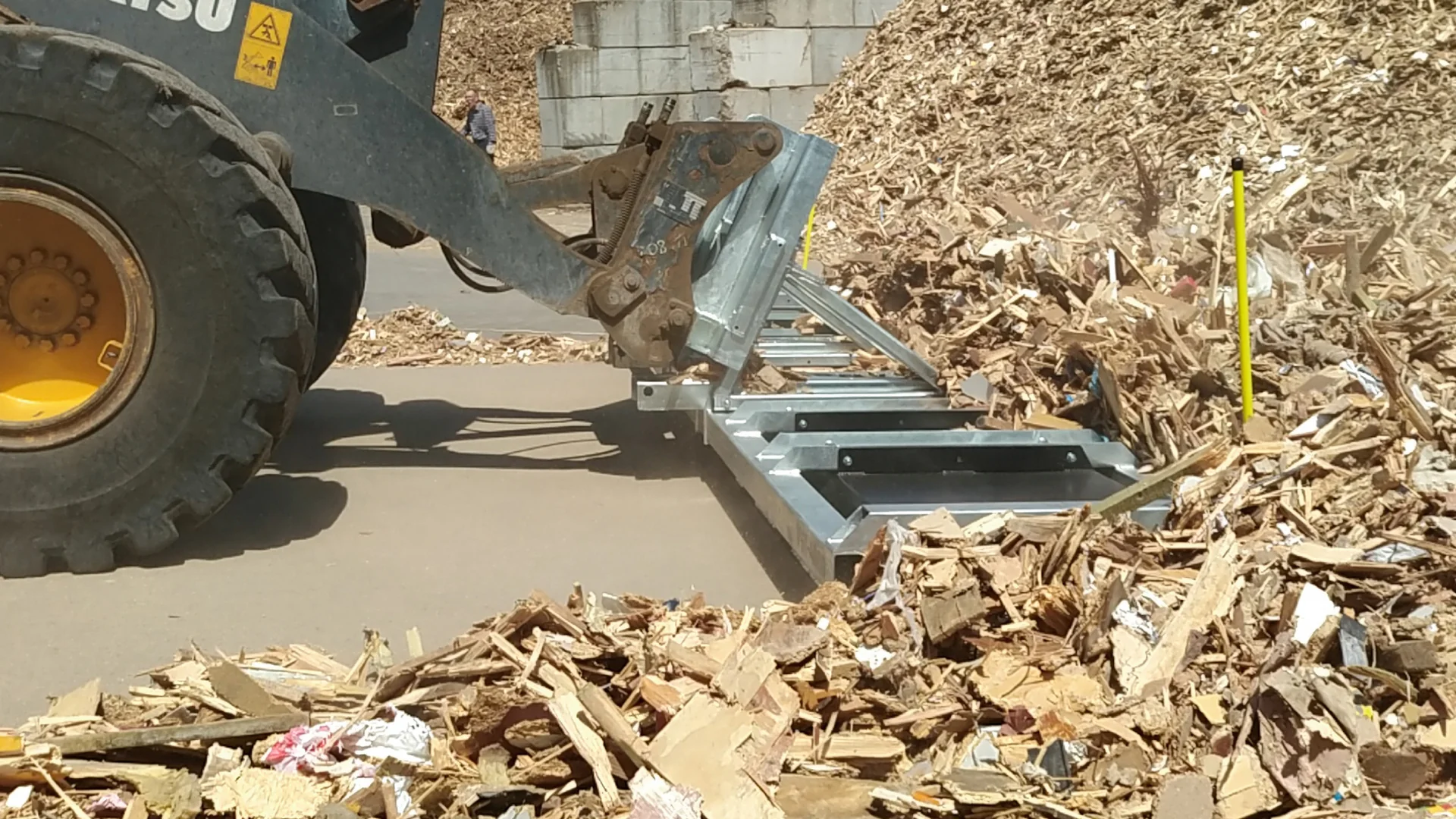 cleansweep-kehrbesen-recycling-verladezone-hackschnitzel