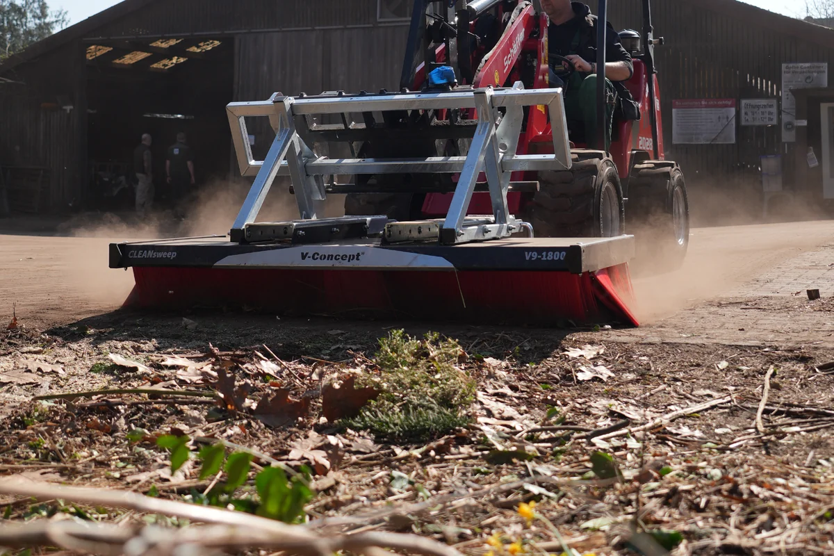 CLEANsweep – Silage- und Grasreste auf Fahrsilo & Vorplatz – Landwirtschaft