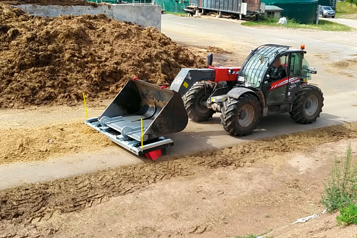 cleansweep-teleskoplader-mist-umschlagsfläche-betriebshof