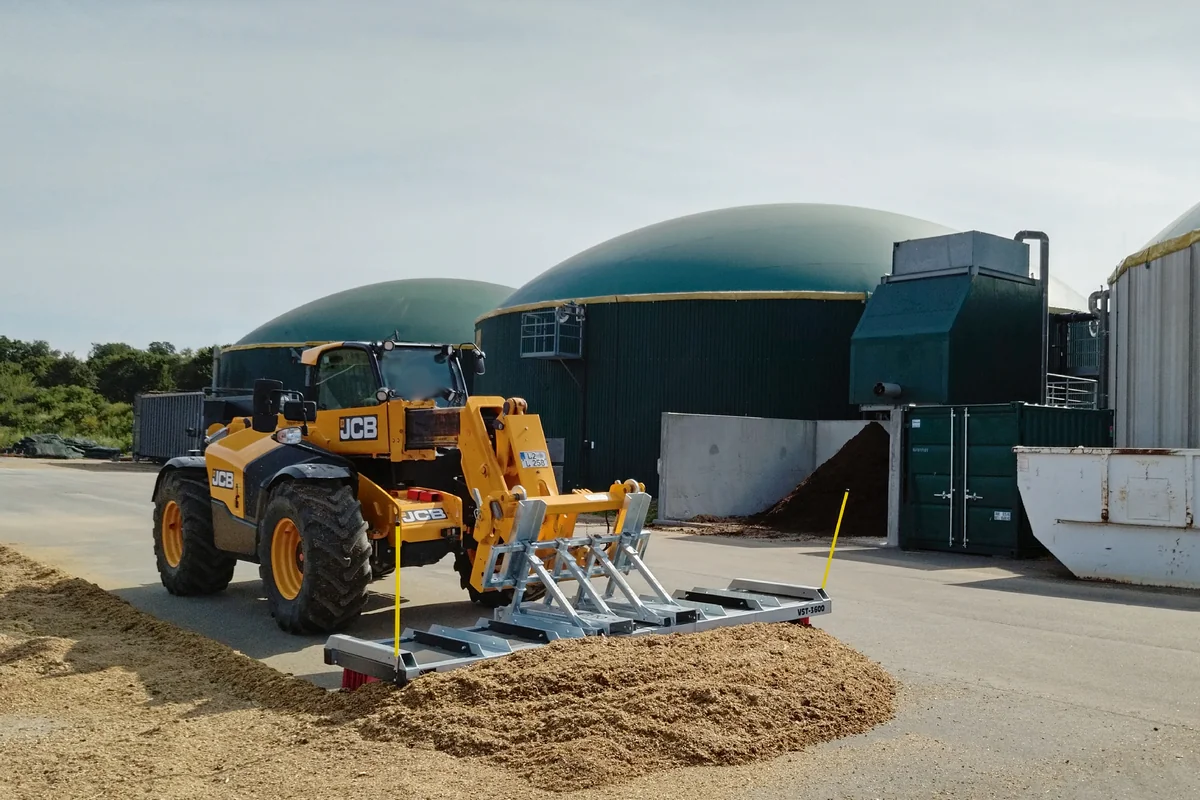 cleansweep-kehrbesen-biogas-radlader-fahrsilo-einsatz