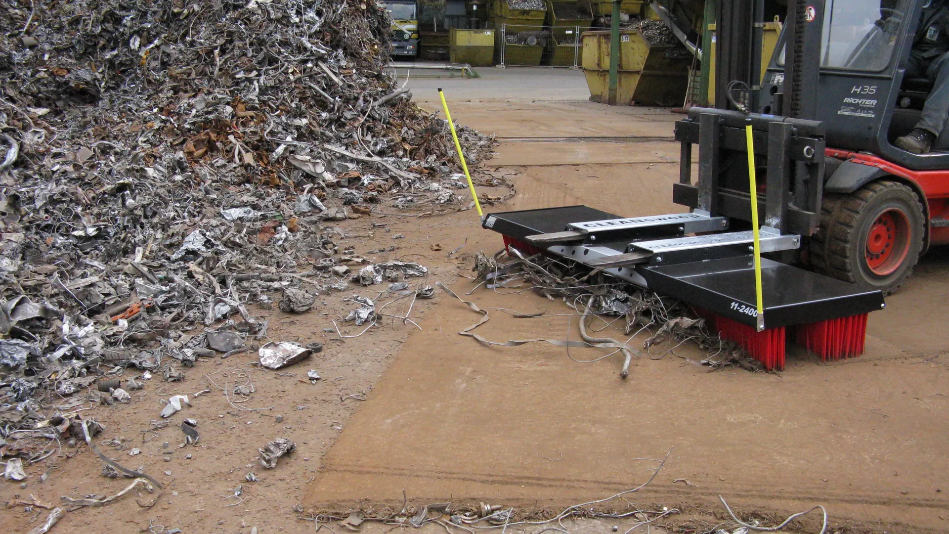 cleansweep-kehrbesen-recycling-gabelstapler-umschlag-einsatz