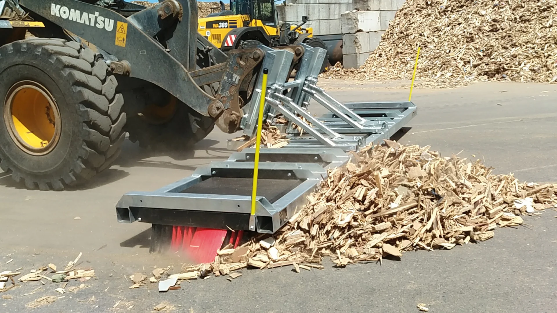 cleansweep-kehrbesen-recycling-holzrecycling-saegespane