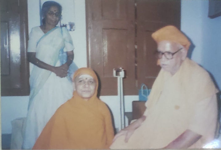 With Swami Taranandaji Maharaj2.jpeg