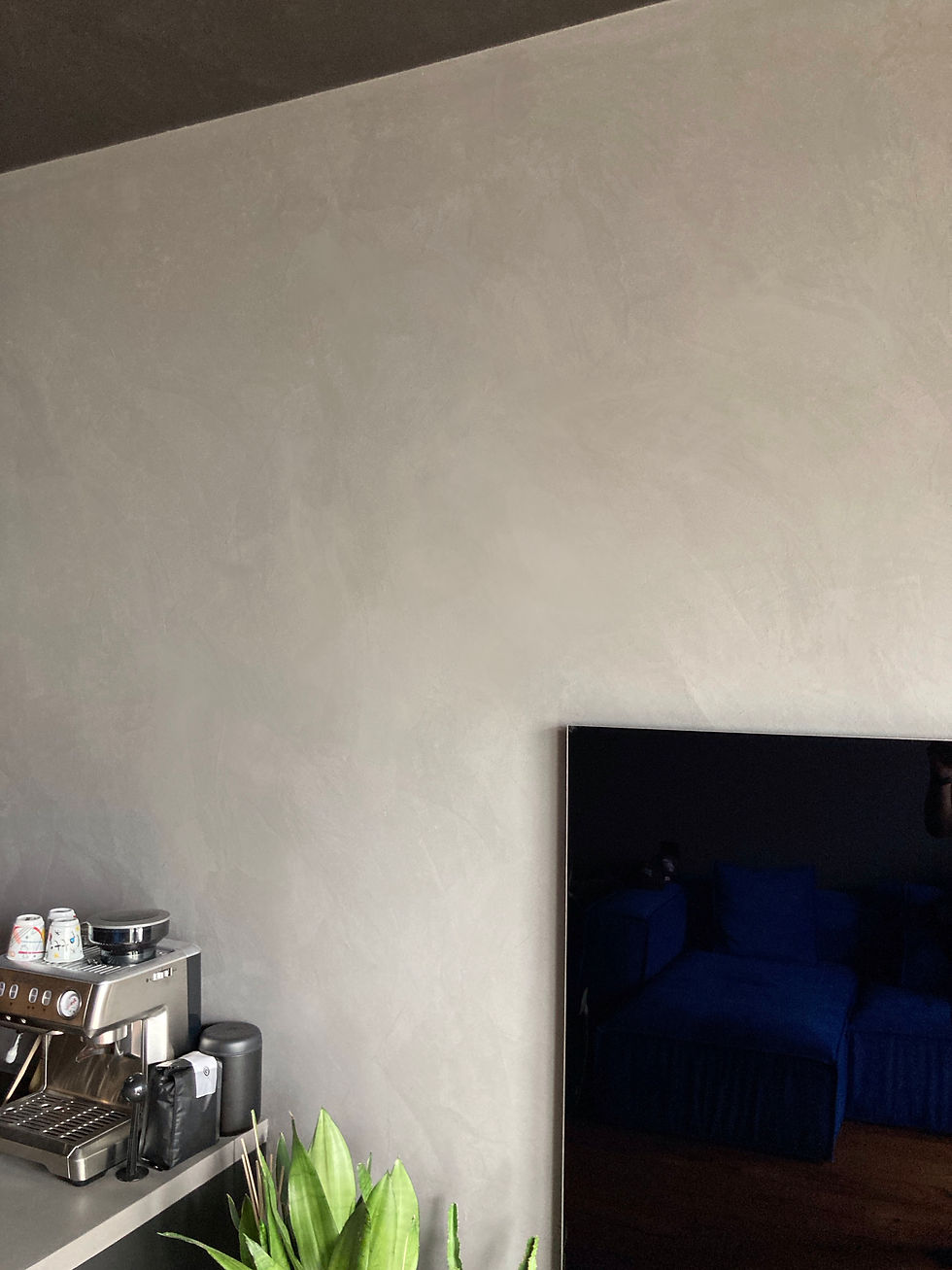 Mikrocement w stylu industrialnym na ścianie