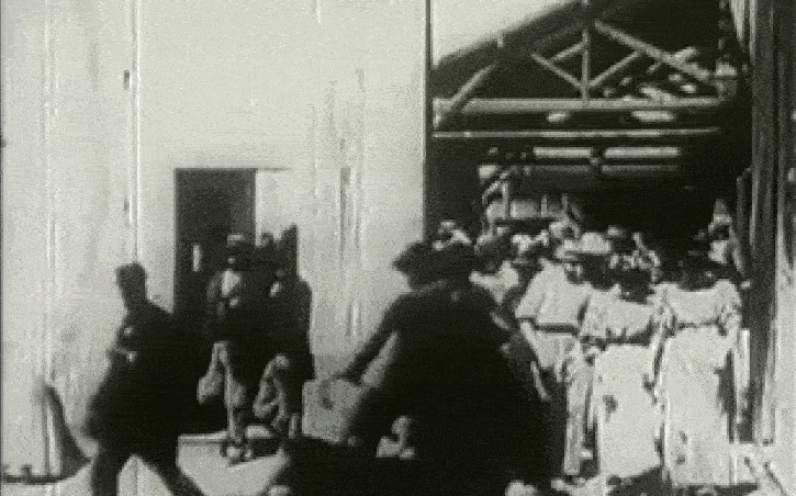 Photo Première projection cinématographique Paris, secret d histoire, personnages historiques, les secrets de l histoire, anecdote historique, anecdote insolite, anecdote amusante, biographie, apprendre en s'amusant, briller en société, l'histoire pour les nuls, balade historique, promenade dans les pas de l'histoire