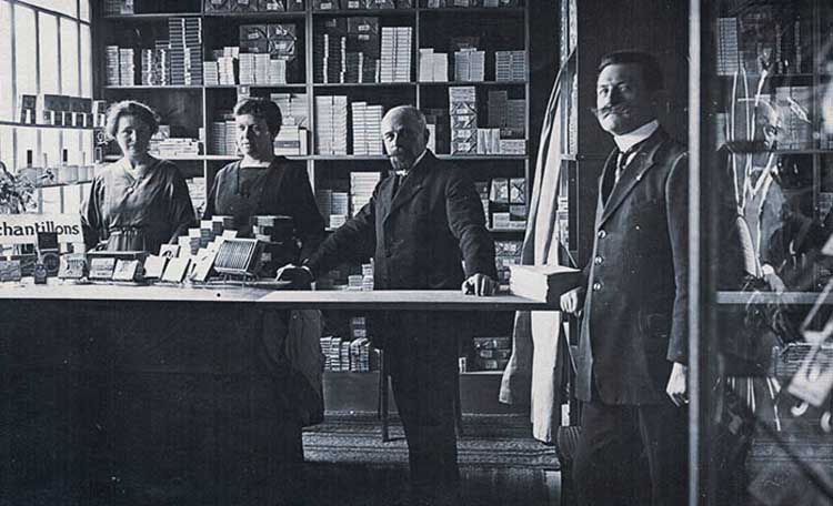 Photo A la civette tabac Napoléon Robespierre Paris, secret d histoire, personnages historiques, les secrets de l histoire, anecdote historique, anecdote insolite, anecdote amusante, biographie, apprendre en s'amusant, briller en société, l'histoire pour les nuls, balade historique, promenade dans les pas de l'histoire