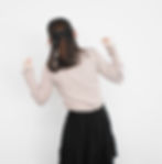 働くスタッフの後ろ姿