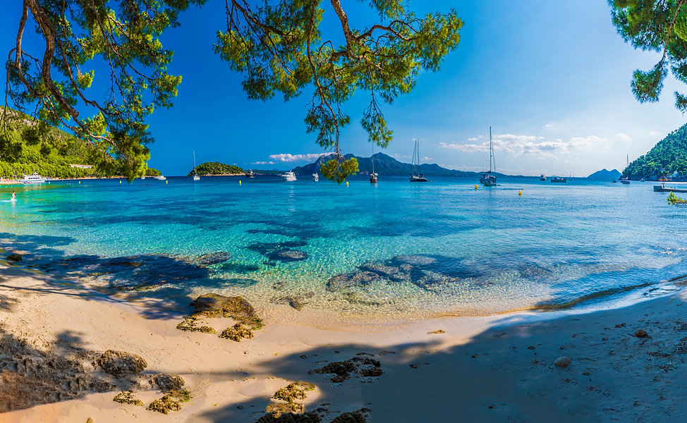 Playa-de-Formentor,-Palma-Mallorca-1124706098_2209x1361.jpeg