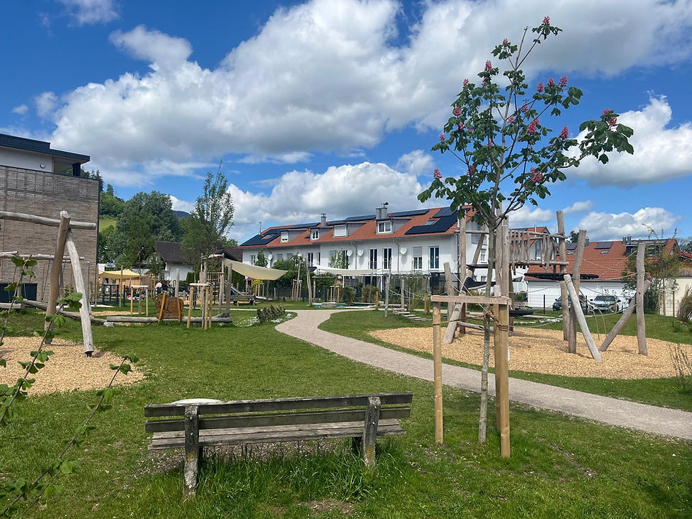 Moderner Spielplatz des Kindergartens in Bleichach