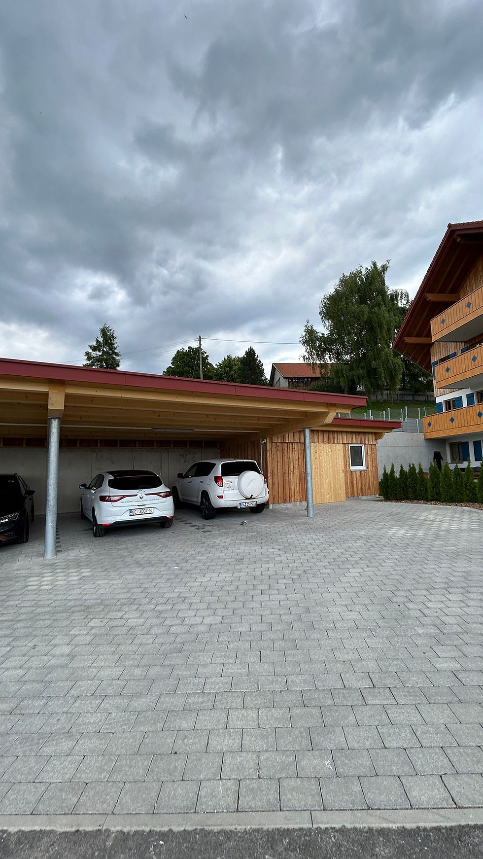 Carport anlage aus Holz in Hellengerst