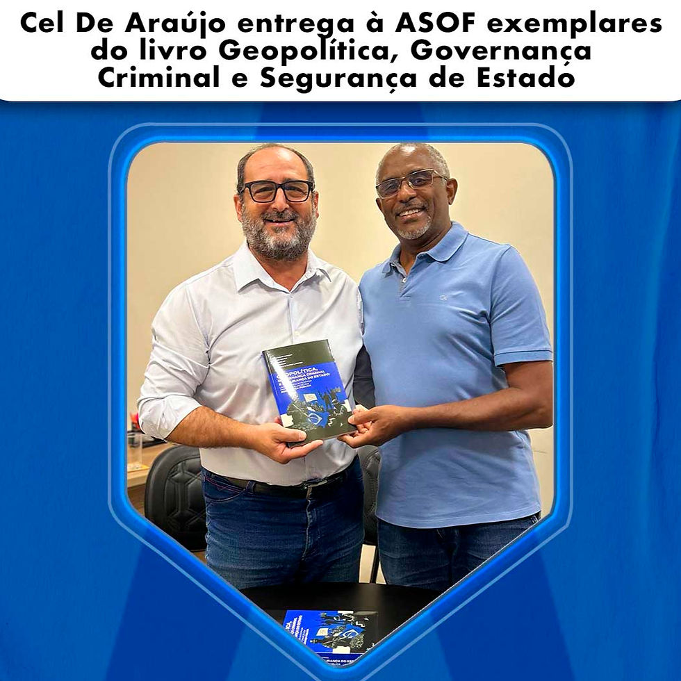 Livro “Geopolítica, Governança Criminal e Segurança do Estado”, é uma contribuição relevante para a formação e o debate sobre segurança pública no Brasil. Cel Marcos de Araújo, co-autor e um dos organizadores, entrega exemplares da obra para a ASOF PMDF, uma das patrocinadoras. Foto mostra Cel Leonardo Moraes recebendo o livro.