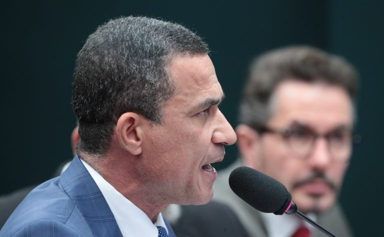 Matéria da ASSOR sobre a PEC da Maioridade penal aos 16 anos, que avança na Câmara e reacende debate nacional sobre segurança, responsabilidade e proteção da sociedade.