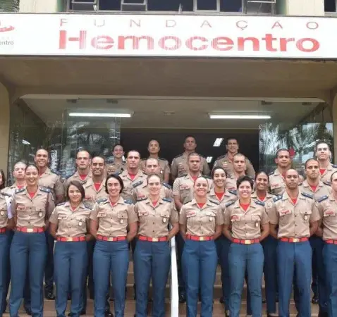 Alunos do curso de formação do Corpo de Bombeiros doam sangue para comemorar 42 anos da academia