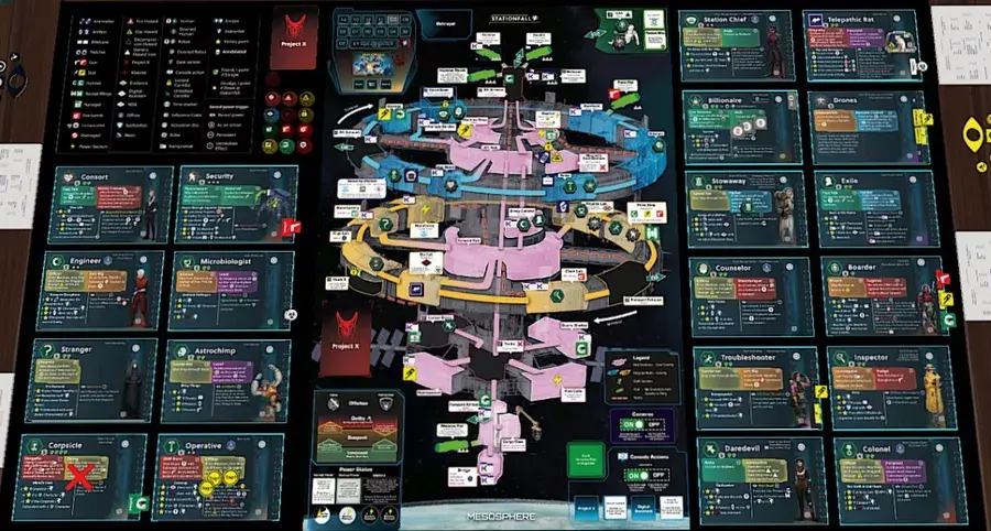 Rozgrywka na czterech, masa tektury i tekstu, zdjęcie Daniela Thurot z BGG